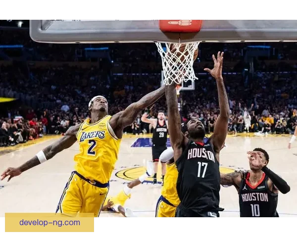 NBA季后赛最新动态：勇士队逆袭湖人连胜两场，詹姆斯表现引热议