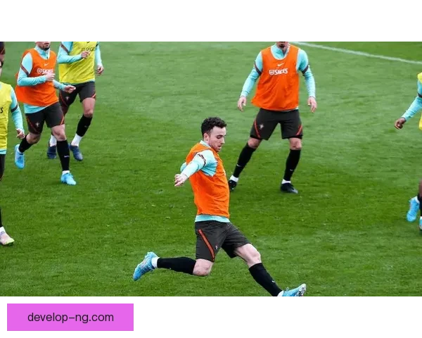 塞维利亚俱乐部最新动态揭晓：球员转会与未来赛季目标解析